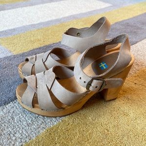 Lotta wooden peep toe sandal clogs